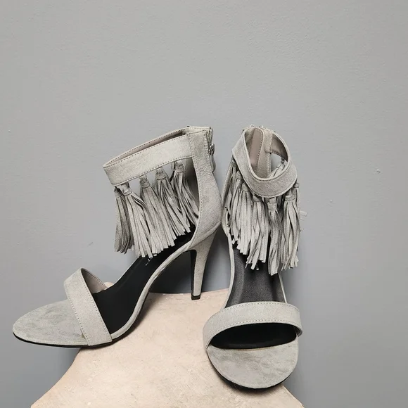 NWT Ashley Stewart Grey Tassel Women's Heels 11 - Picture 3 of 5